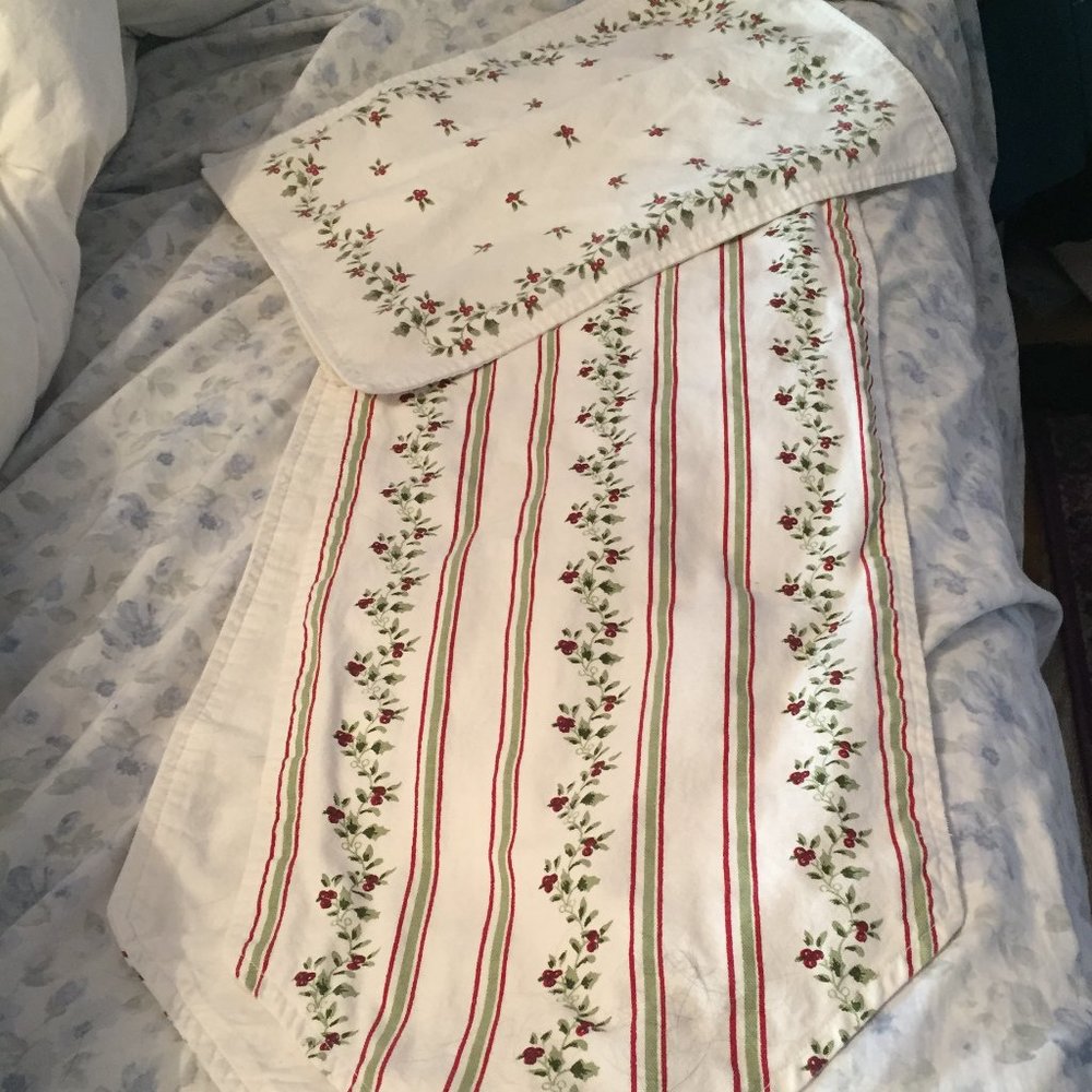 Christmas Table Runner & 2 Placemats